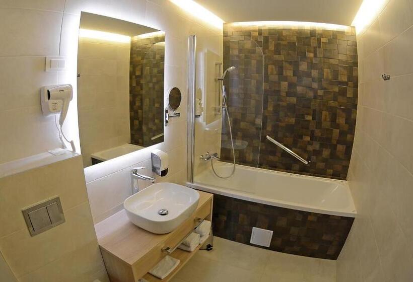 غرفة ديلوكس, Gallus