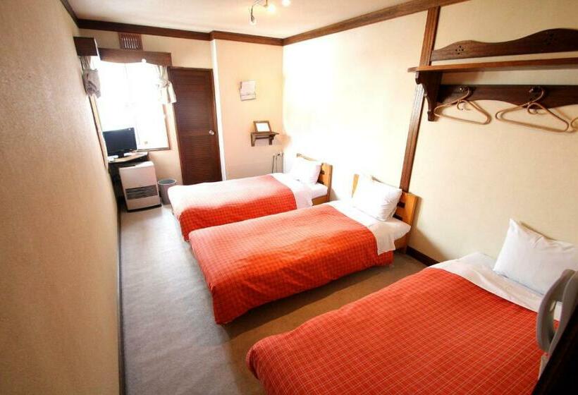 스탠다드 트리픔 룸 공동욕실, Grandpapa