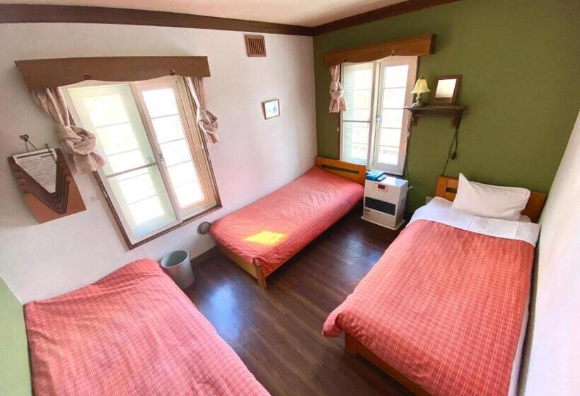 스탠다드 트리픔 룸 공동욕실, Grandpapa