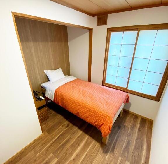 이코노미 룸, Grandpapa