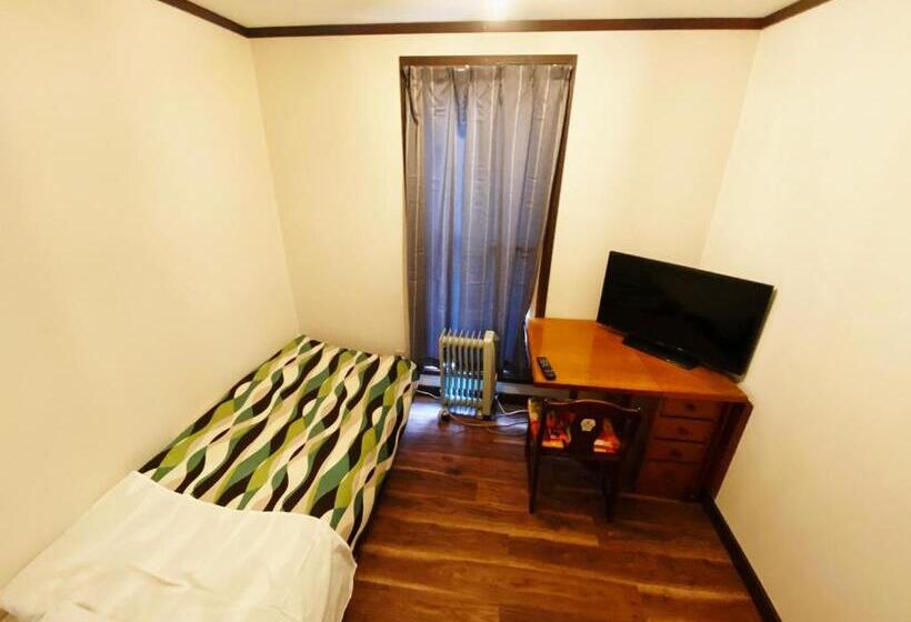 이코노미 룸, Grandpapa