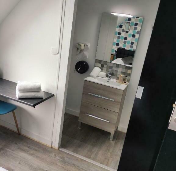 غرفة قياسية, Contact Hôtel De Matignon Restaurant Le Emlo