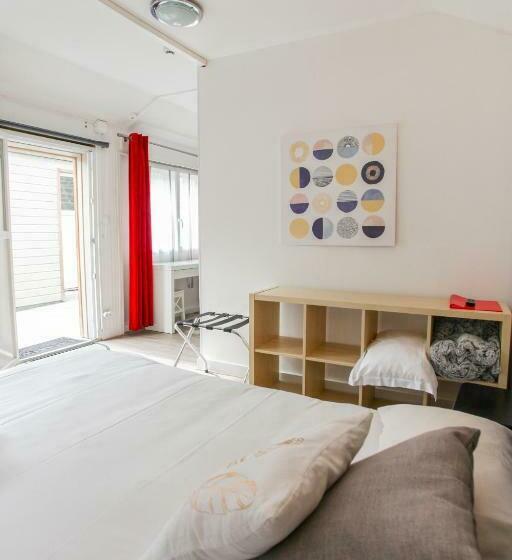 غرفة قياسية, Contact Hôtel De Matignon Restaurant Le Emlo