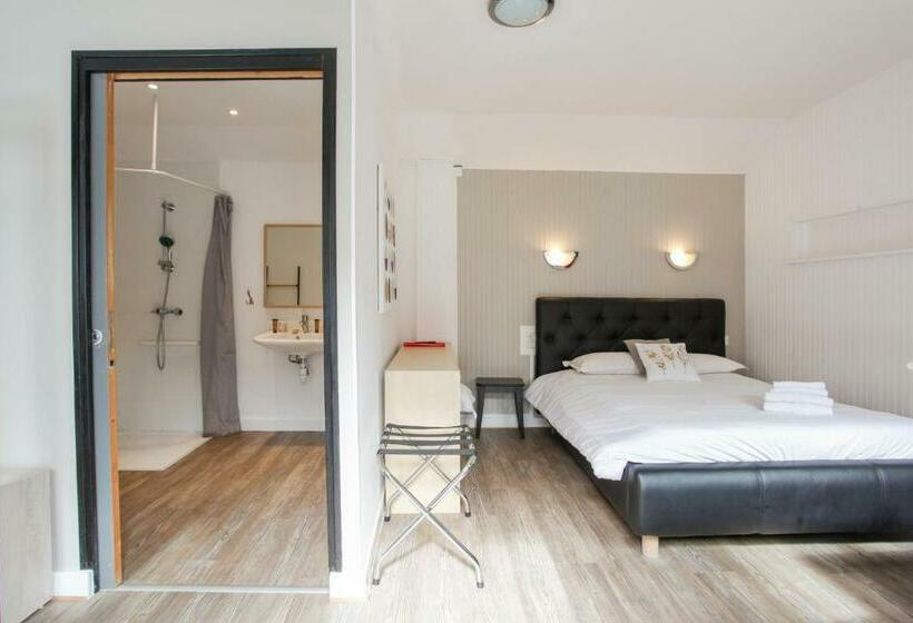 غرفة قياسية, Contact Hôtel De Matignon Restaurant Le Emlo