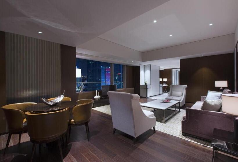 스위트, Niccolo Chengdu