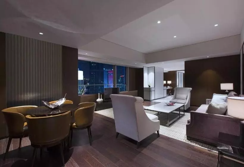 スイート, Niccolo Chengdu