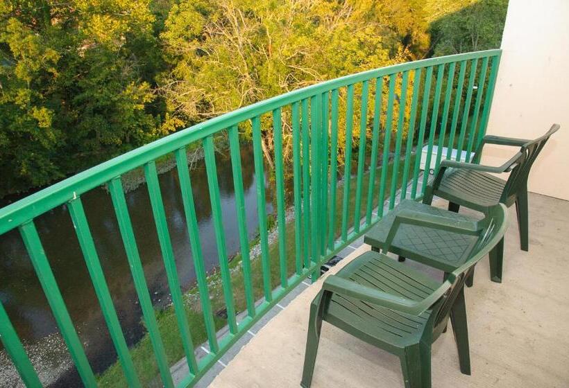 キングサイズベッドのスイートルーム, Pigeon River Inn