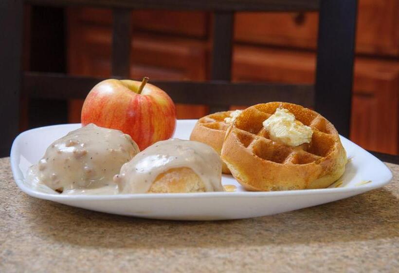 キングサイズベッドのスイートルーム, Pigeon River Inn