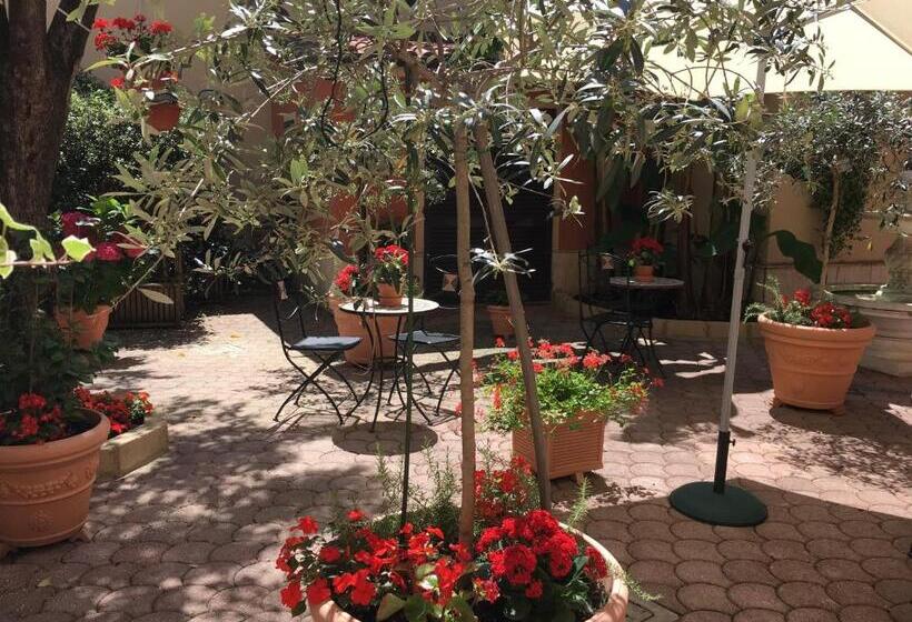 דירת פנטהאוז 2 חדרי שינה, Residence Gloria