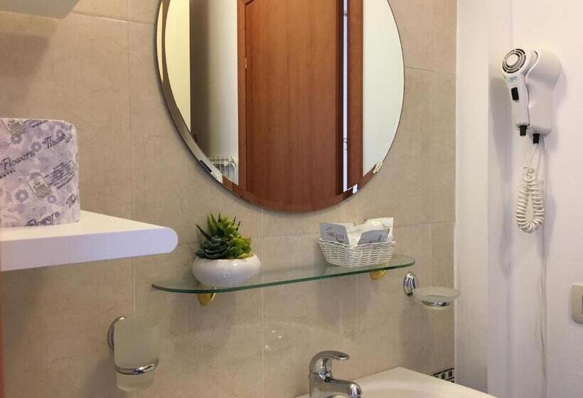 דירת חדר, Residence Gloria