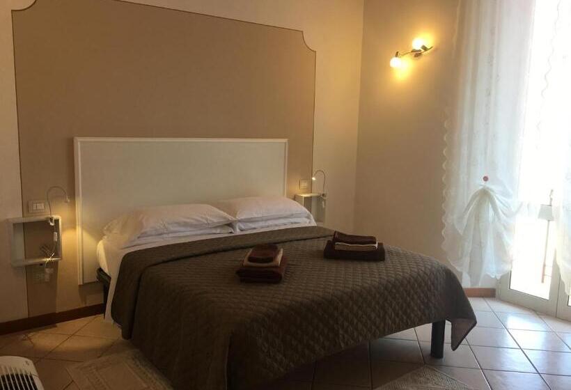 דירת חדר, Residence Gloria