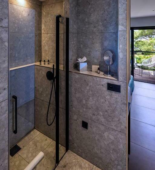 اتاق استاندارد, Restaurant Mariosa