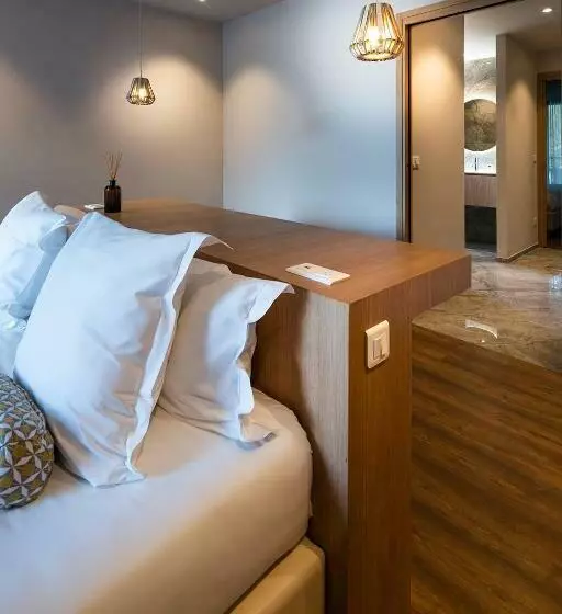 2 Bedrooms Suite Sea View, Restaurant Mariosa