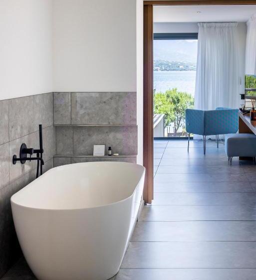 سوییت با چشمانداز دریا, Restaurant Mariosa