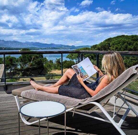 سوییت با چشمانداز دریا, Restaurant Mariosa