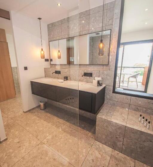 سوییت با چشمانداز دریا, Restaurant Mariosa