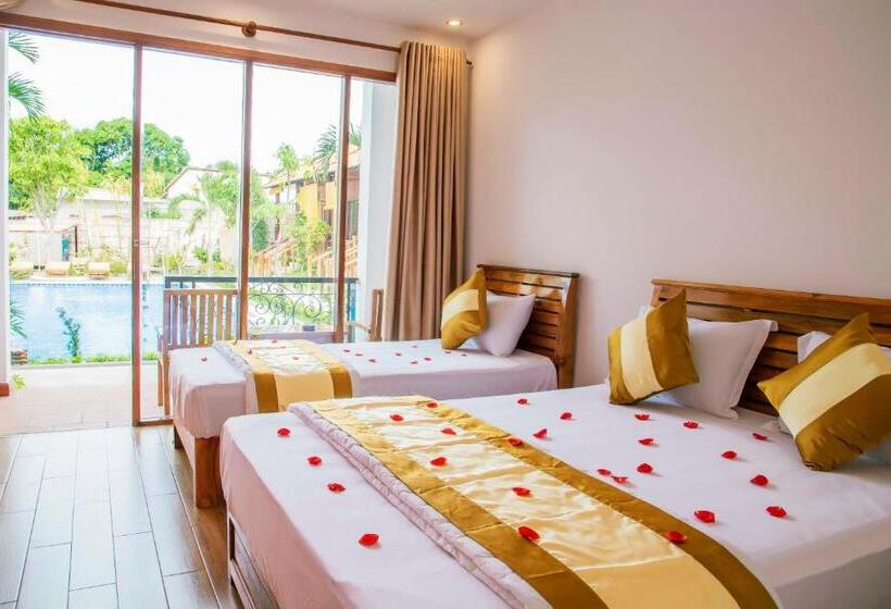 Camera Tripla Deluxe Vista Piscina, Dong Xuan Hong