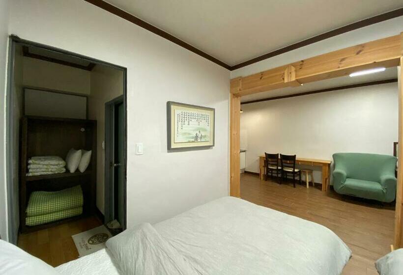 סטודיו משפחתי, Smile Resort