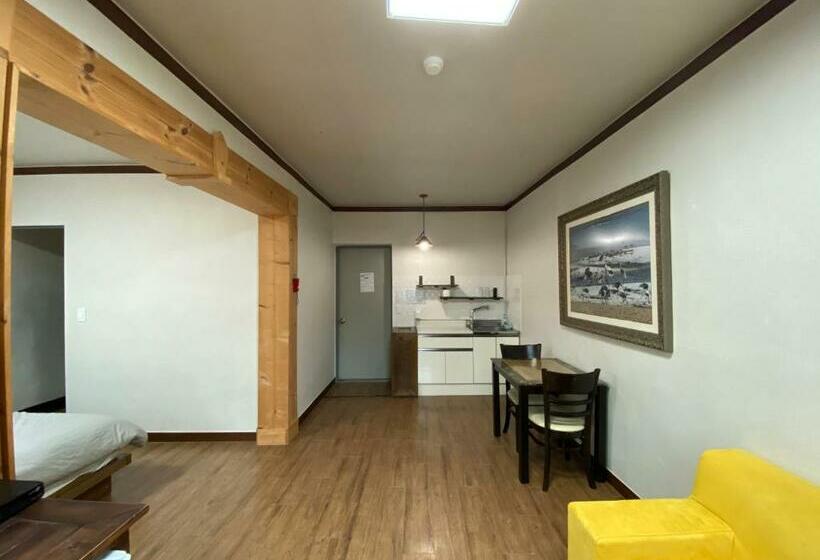 סטודיו משפחתי, Smile Resort