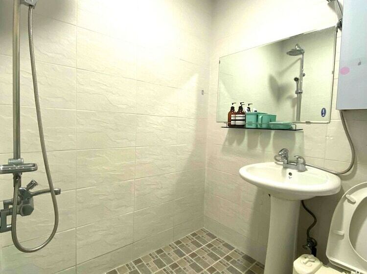 סטודיו משפחתי, Smile Resort