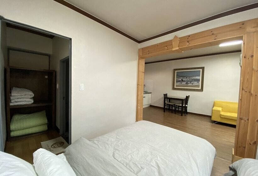 סטודיו משפחתי, Smile Resort