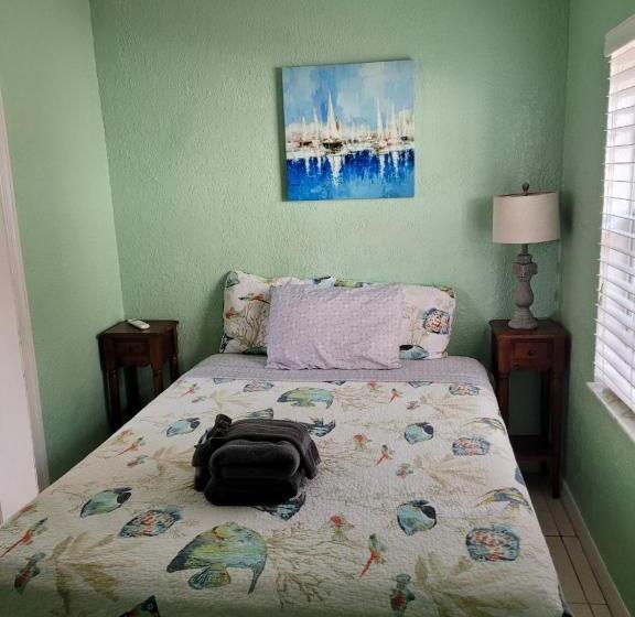 شقة غرفة واحدة, Blind Pass Resort Motel