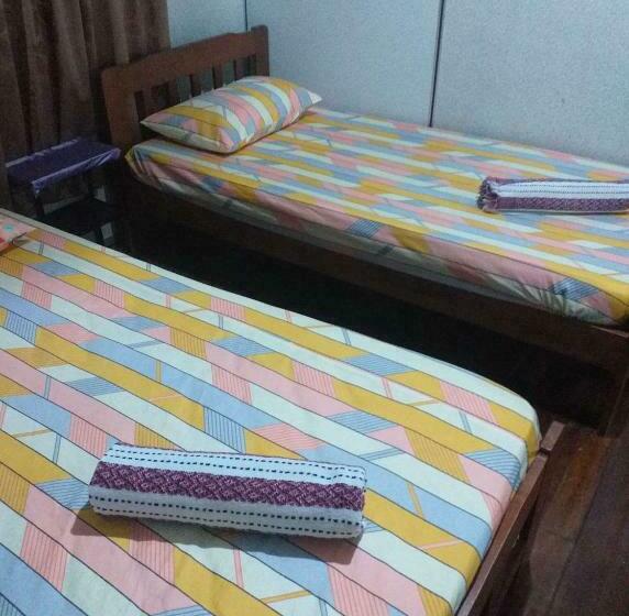 Standard 3 Bett Zimmer Geteiltes Bad, Discovery Malacca Hostel