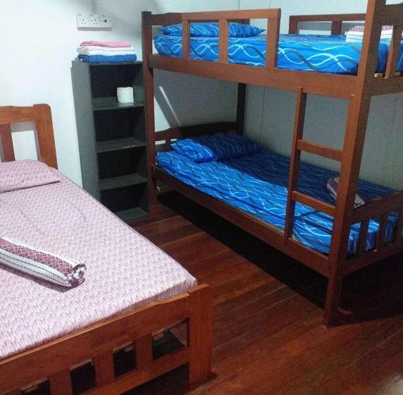 Quarto Familiar Casa de Banho Partilhada, Discovery Malacca Hostel