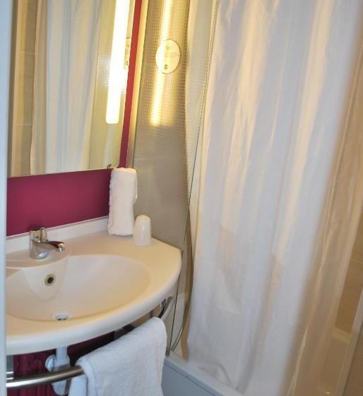 חדר סטנדרט לארבעה, B&b Hotel Lyon Vénissieux