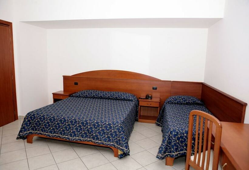 标准三人间, Castelmonardo