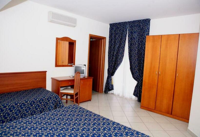 标准间, Castelmonardo