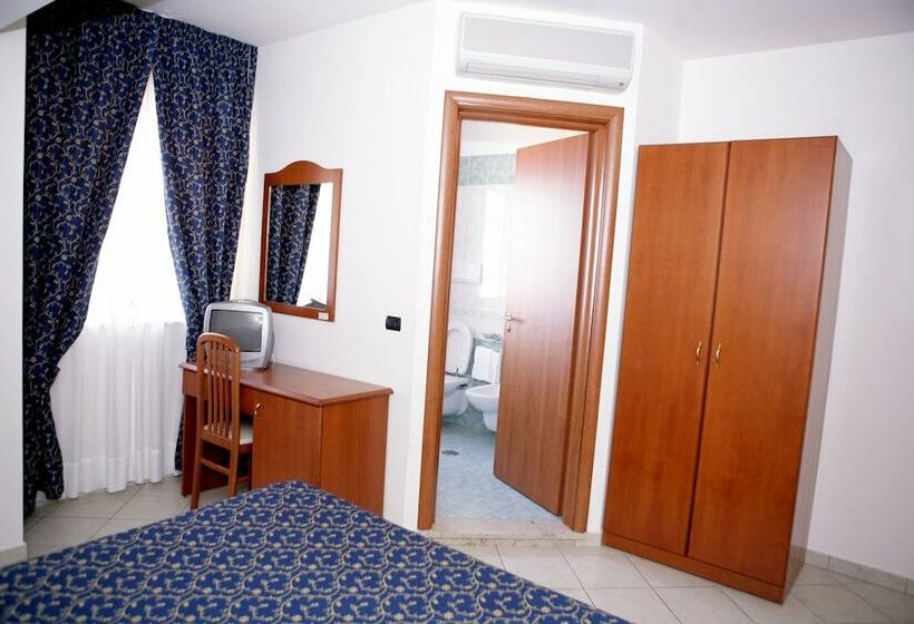 标准间, Castelmonardo