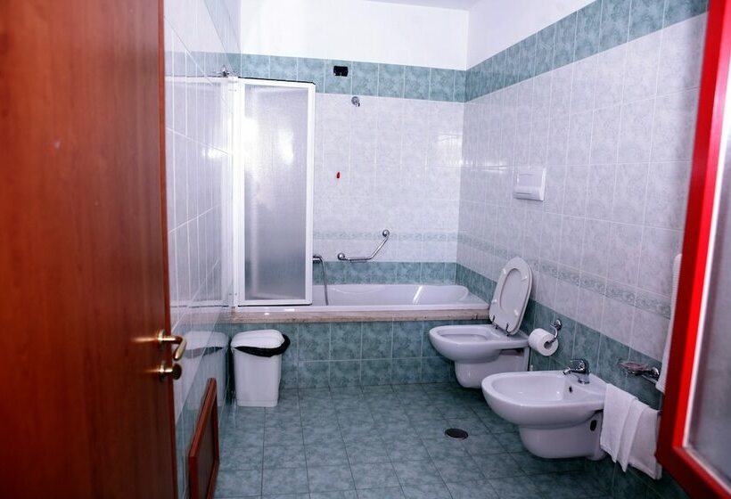 标准间, Castelmonardo