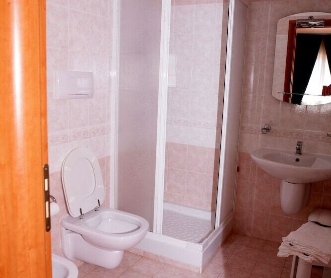 四人标准间, Castelmonardo