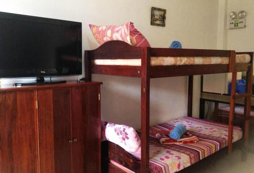 اتاق خانوادگی, Citadel Bed And Breakfast