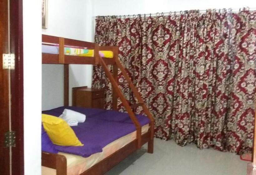 اتاق خانوادگی, Citadel Bed And Breakfast