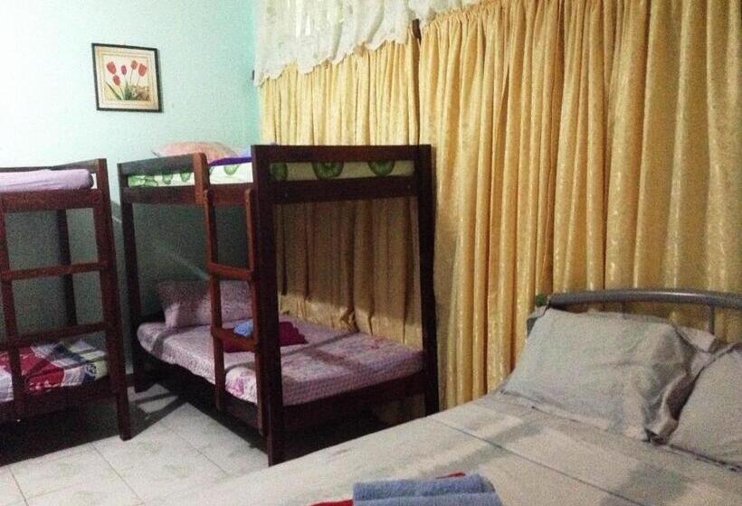 اتاق خانوادگی, Citadel Bed And Breakfast