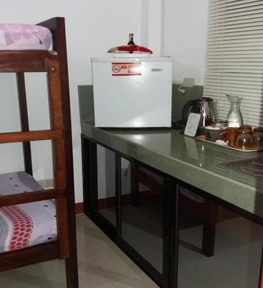 اتاق خانوادگی, Citadel Bed And Breakfast