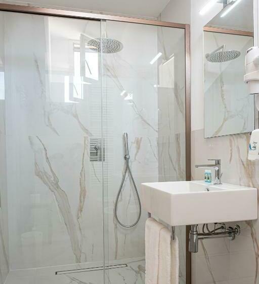 اتاق استاندارد, Cuneo