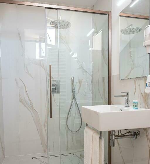 اتاق استاندارد, Cuneo