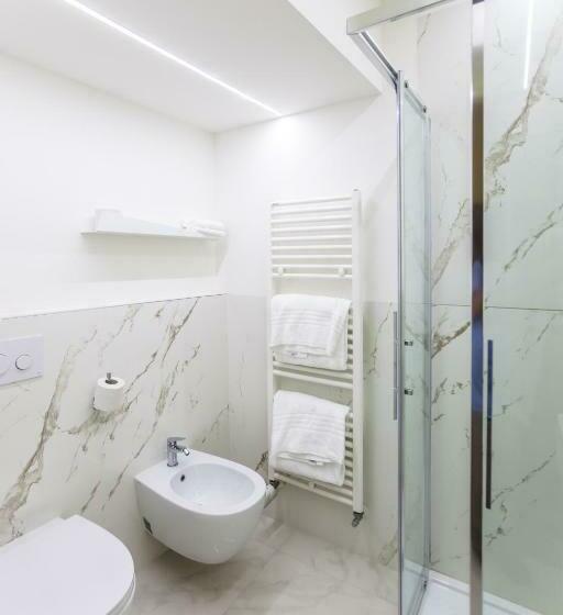 اتاق استاندارد, Cuneo