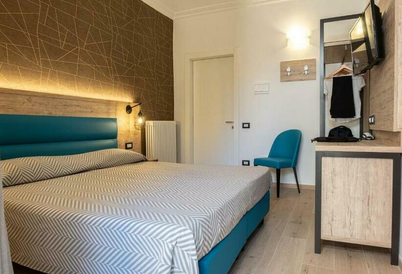 اتاق لوکس, Cuneo