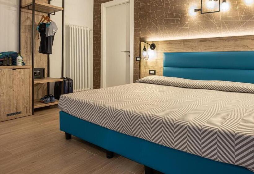 اتاق لوکس, Cuneo