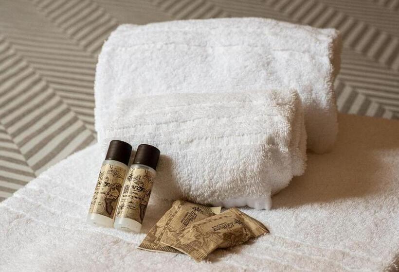 اتاق خانوادگی, Cuneo