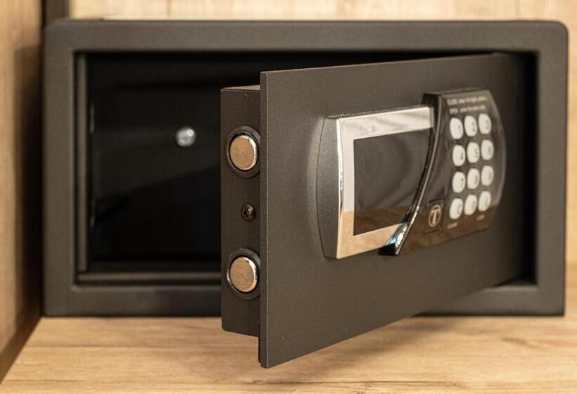 اتاق استاندارد سه نفره, Cuneo