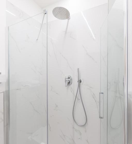 اتاق استاندارد چهار تخته, Cuneo