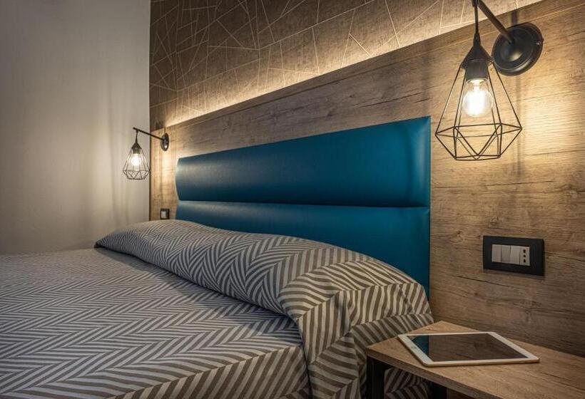 اتاق استاندارد چهار تخته, Cuneo