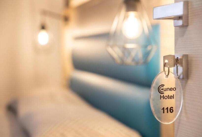 اتاق استاندارد با تخت بزرگ, Cuneo