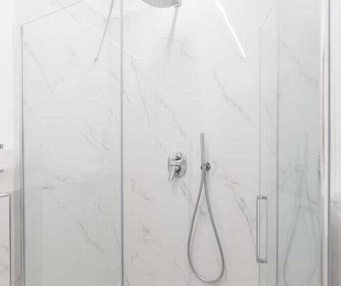 اتاق لوکس, Cuneo