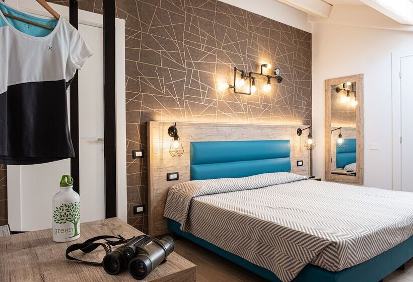 اتاق لوکس, Cuneo